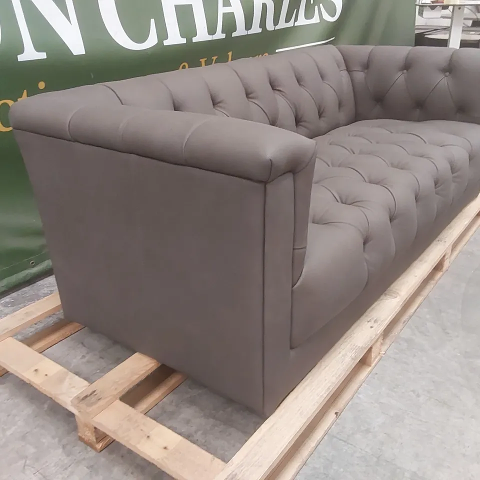 QUALITY DESIGNER FAUX LEATHER UPHOLSTERED 3-SEATER CHESTERFIELD SOFA