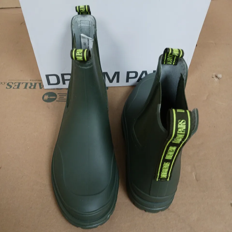 BOXED PAIR OF DREAM PAIRS WELLIE BOOTS IN GREEN - 39