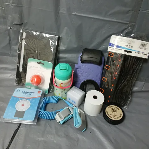 APPROXIMATELY 15 ASSORTED HOUSEHOLD ITEMS TO INCLUDE INNOTECK EXTENSION LEAD, BAGGAGE SCALE, FOAM STRESS BALL, ETC