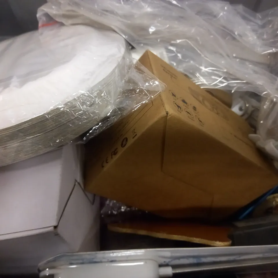 BOX OF APPROX 15 ASSORTED ITEMS TO INCLUDE - BLACK LACES -AIR UP PEACH - MAXBLUE PARAMOUNT PURITY ETC