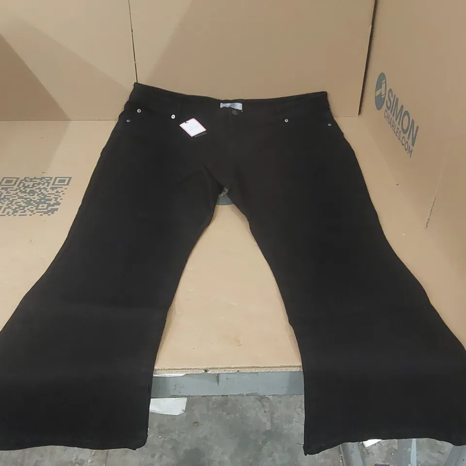 BOX CONTAINING APPROXIMATELY 12x BRAND NEW JULIPA BLACK BOOTCUT JEANS - SIZE 24