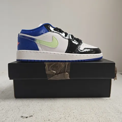 BOXED PAIR OF AIR JORDAN 1 LOW TRAINERS WHITE/BLUE/BLACK/PASTEL LIME SIZE UK 4.5