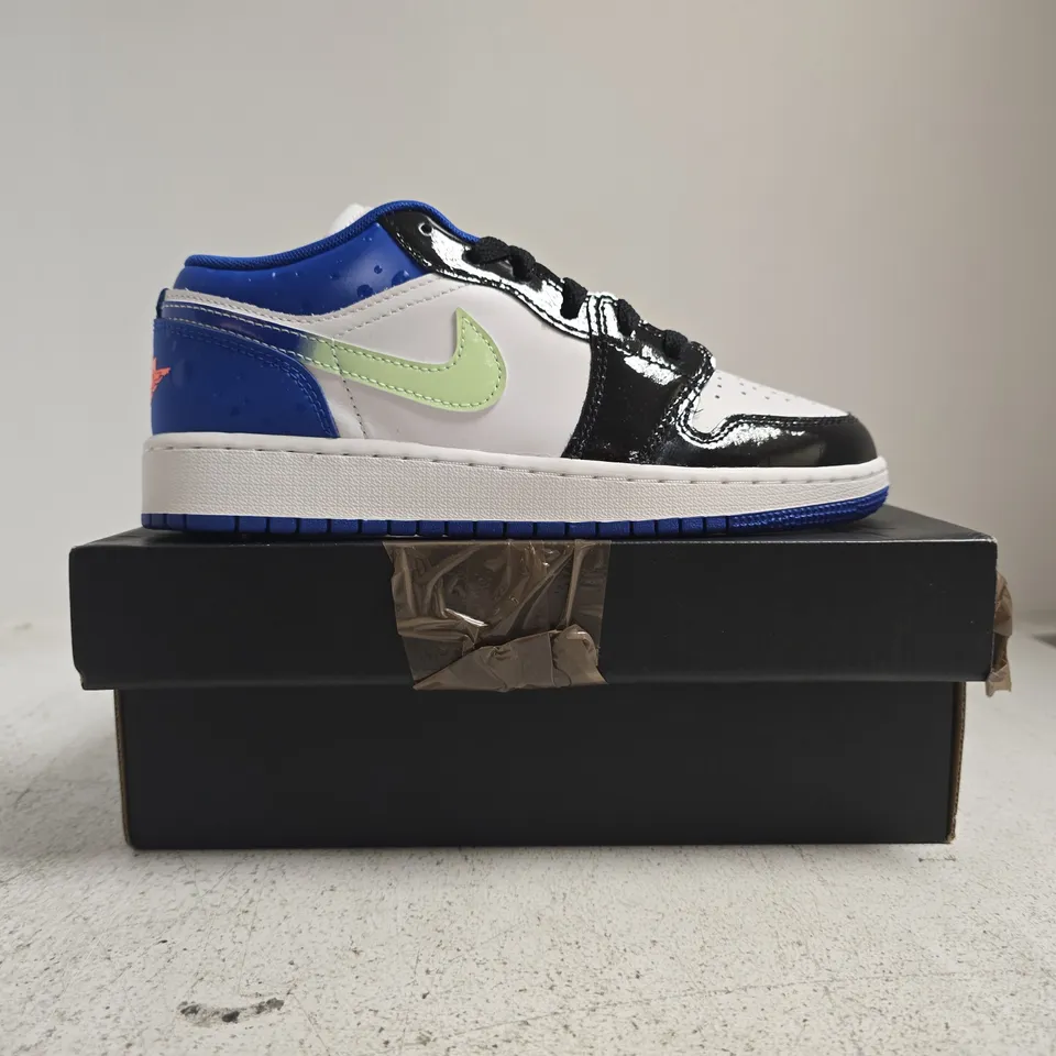 BOXED PAIR OF AIR JORDAN 1 LOW TRAINERS WHITE/BLUE/BLACK/PASTEL LIME SIZE UK 4.5