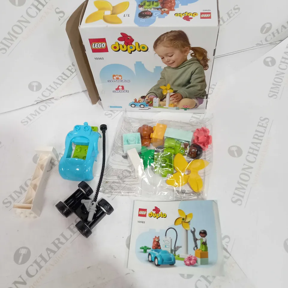 BOXED DUPLO WIND TURBINE AND ELECTRIC CAR SET