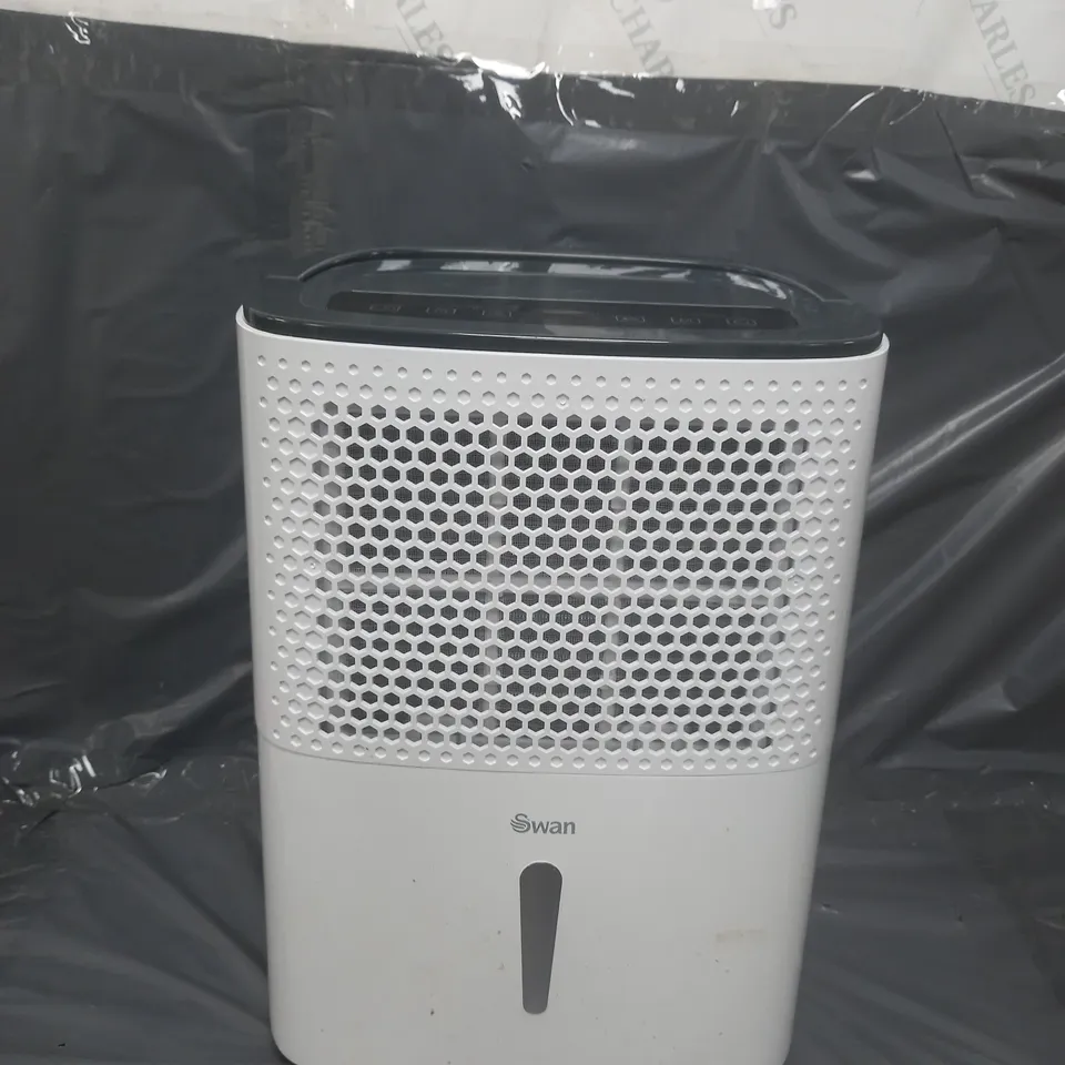 SWAN 10-LITRE DEHUMIDIFIER - WHITE RRP £99.99