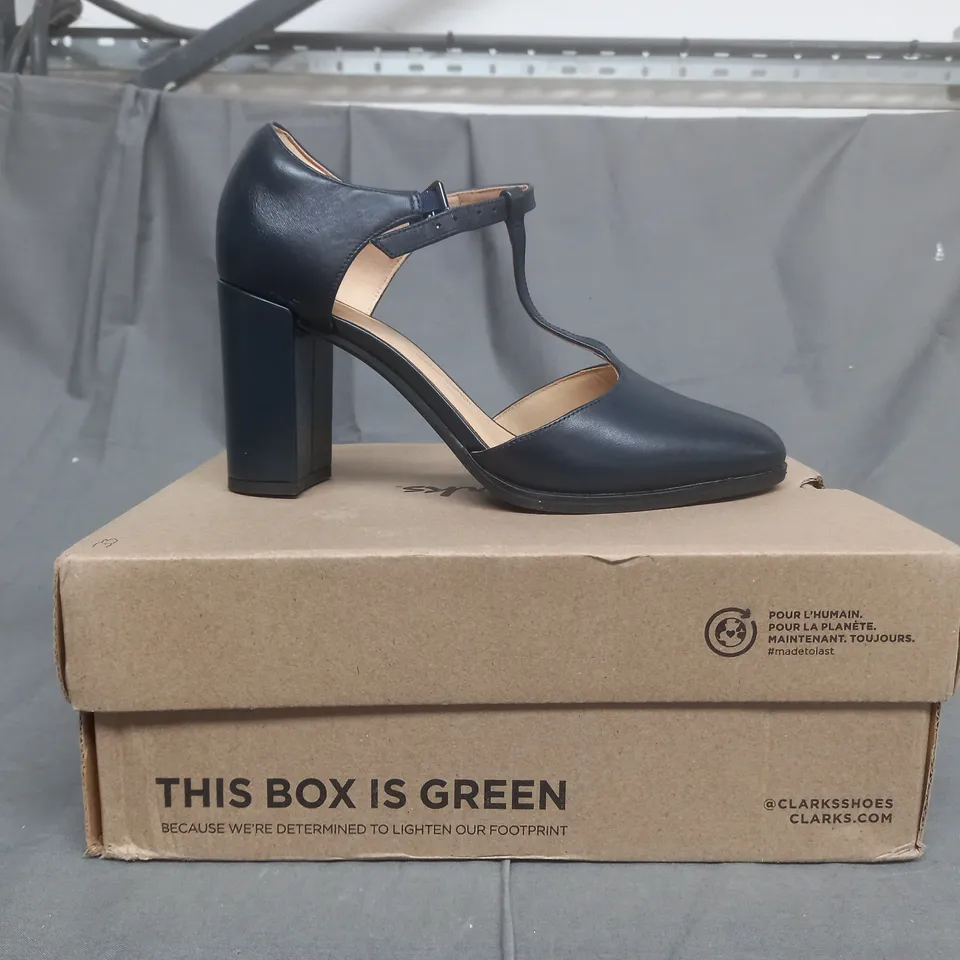 BOXED PAIR OF CLARKS HEELS IN NAVY UK SIZE 6