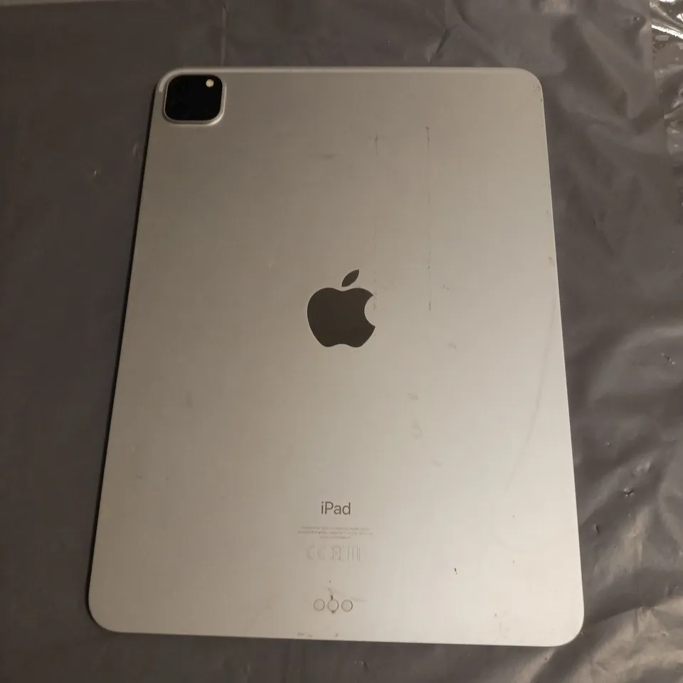 APPLE IPAD PRO 11" 3RD GEN TABLET IN SILVER
