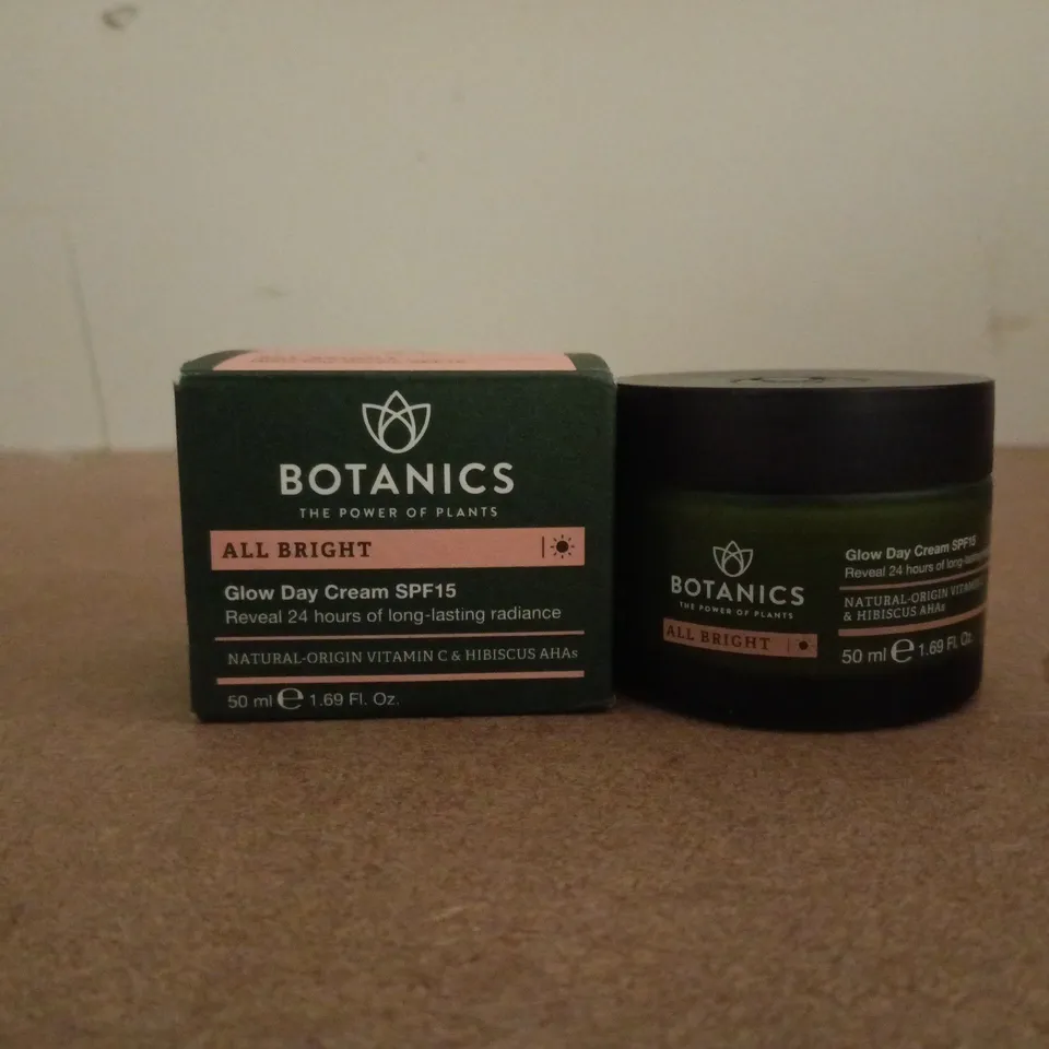 BOXED BOTANICS ALL BRIGHT GLOW DAY CREAM SPF15 (50ML)