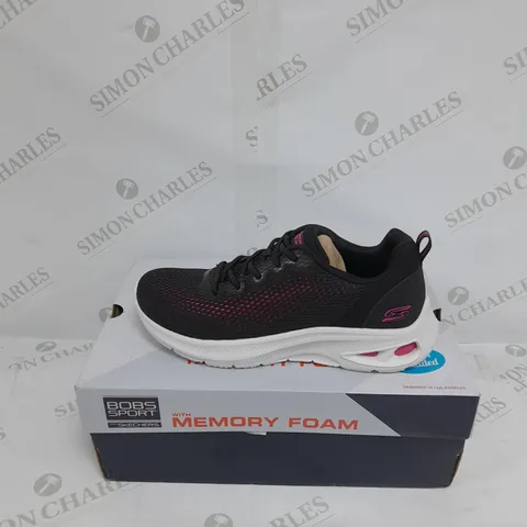 BOXED BOBS SPORT TRAINERS SIZE 4