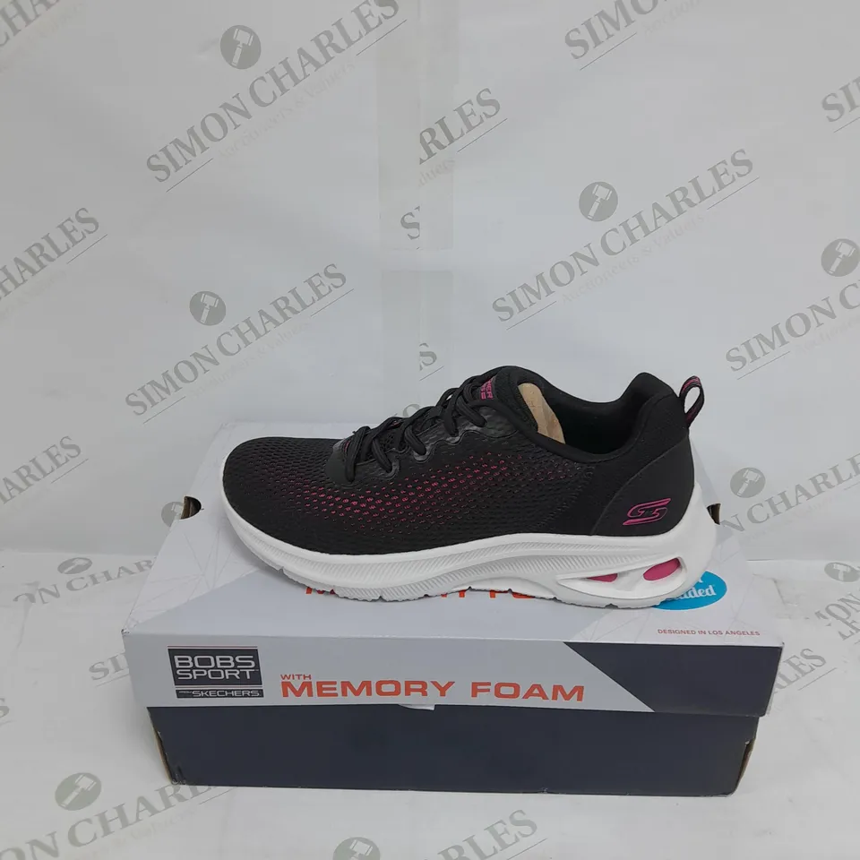 BOXED BOBS SPORT TRAINERS SIZE 4