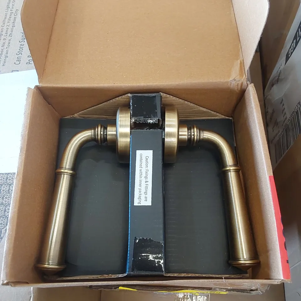 BOXED COLONIAL LATCH DOOR HANDLE - SET OF 2 
