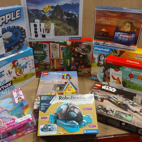 BOX OF APPROXIMATELY 10 BOXED TOYS TO INCLUDE: PUZZLE, TAPPLE GAME, ROBO BEETLE, LEGO STAR WARS SET, PLAYMOBIL SET ETC.