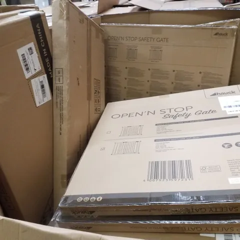 PALLET CONTAINING HAUCK OPEN'N STOP SAFETY GATES & STEPLADDERS