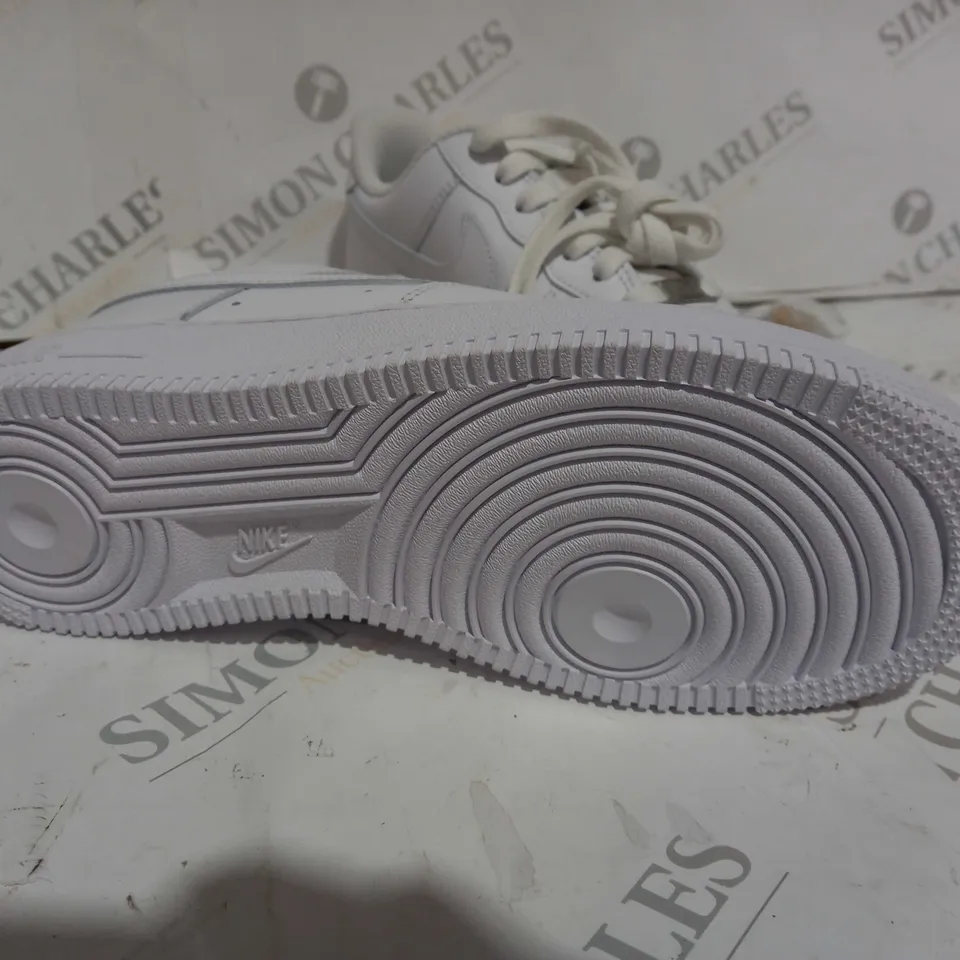 WHITE NIKE AIR FORCE 1'S - UK SIZE 7