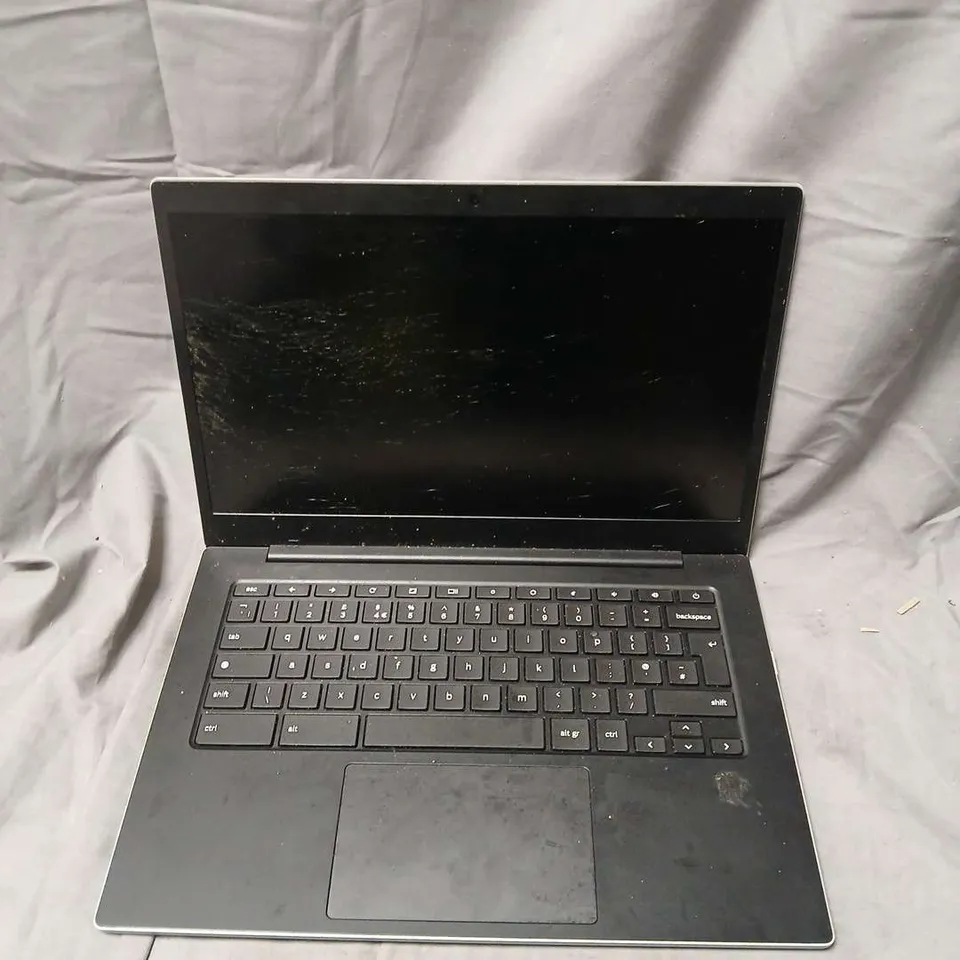 SAMSUNG CHROMEBOOK LAPTOP IN SILVER/BLACK – MODEL XE345XDA