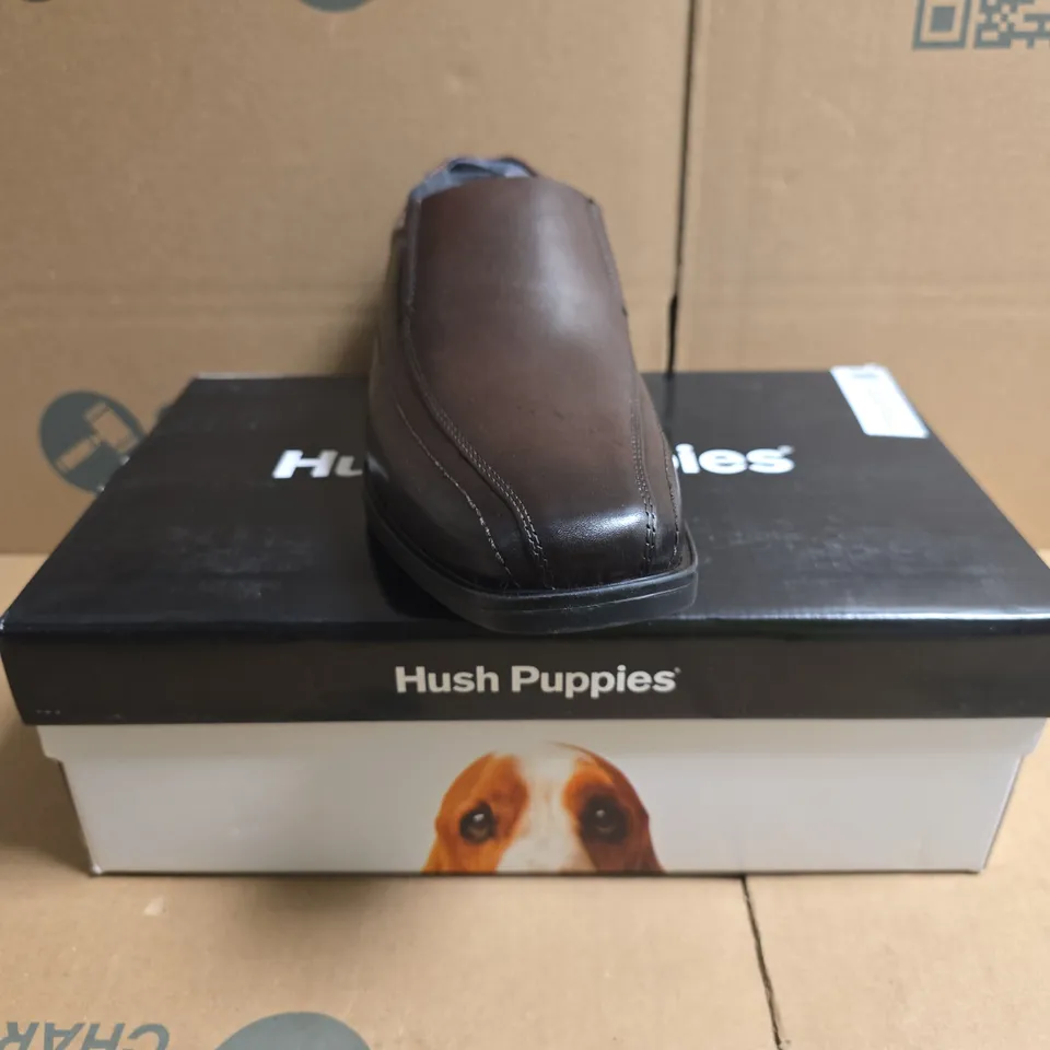 BOXED PAIR OF HUSH PUPPIES BRODY SLIP-ON SHOES IN CHOCOLATE SIZE UK 7