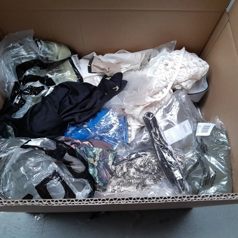 LARGE QUANTITY OF ASSORTED CLOTHING ITEMS TO INCLUDE BUILT DIFFERENT, ZARA AND AVANT GARDE