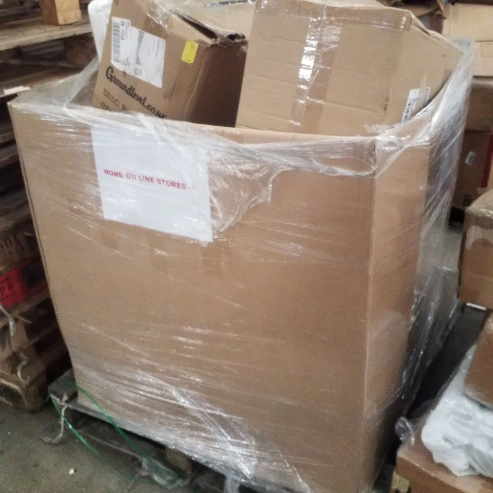 PALLET CONTAINING ASSORTED PRODUCTS INCLUDING RECLINER CHAIR & MATTRESS TOPPERS