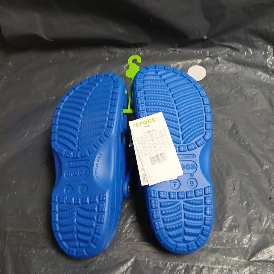 CROCS BLUE CLASSIC CLOGS – UK M6 W7 UNBOXED