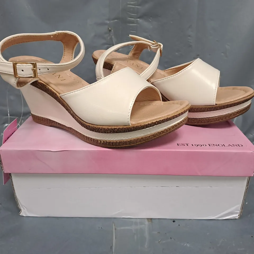 BOXED PAIR OF AJVANI COLLECTION OPEN TOE WEDGE SANDALS IN CREAM SIZE UK 5