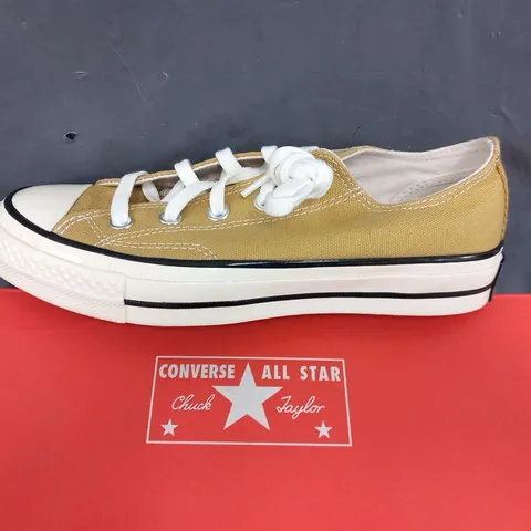 BOXED CONVERSE ALL STAR CHUCK TAYLOR CHUCK 70 OX DUNSCAPE SIZE 4