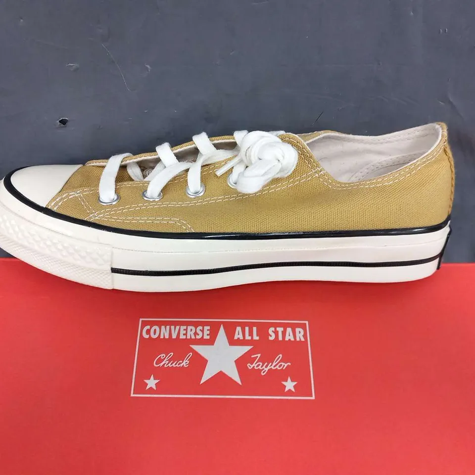 BOXED CONVERSE ALL STAR CHUCK TAYLOR CHUCK 70 OX DUNSCAPE SIZE 4