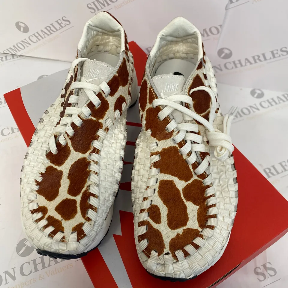 BOXED PAIR OF NIKE AIR FOOTSCAPE WOVEN SHOES SIZE 4.5