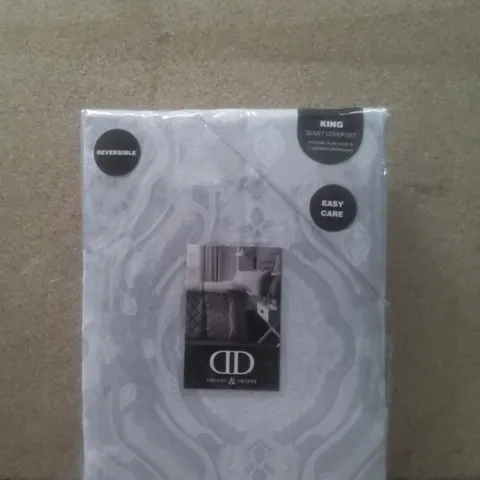 BRAND NEW DREAMS & DRAPES KINGSIZE DUVET SET - SILVER