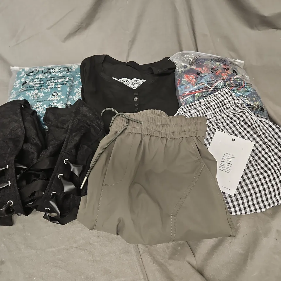 BOX OF APPROXIMATELY 20 ASSORTED CLOTHING ITEMS TO INCLUDE TOPS, JUMPSUIT, TOPS, JOGGERS, ETC