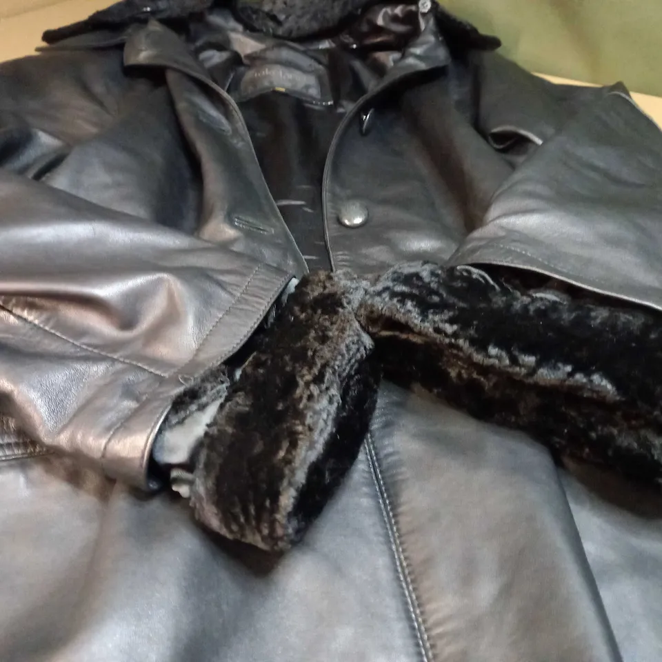 LAKELAND FINE LEATHER WOMENS COAT - SIZE 8