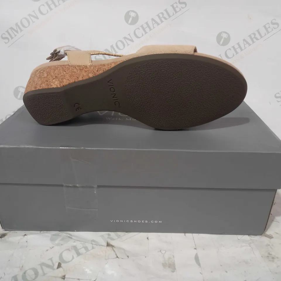 BOXED PAIR OF VIONIC FAUX SUEDE OPEN TOE WEDGE SANDALS IN BEIGE UK SIZE 8
