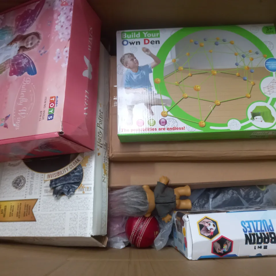 BOX OF APPROX 20 ASSORTED TOYS TO INCLUDE - BRAINPUZZLES - BUILD YOUR OWN DEN - BUTTERFLY WINGS ECT