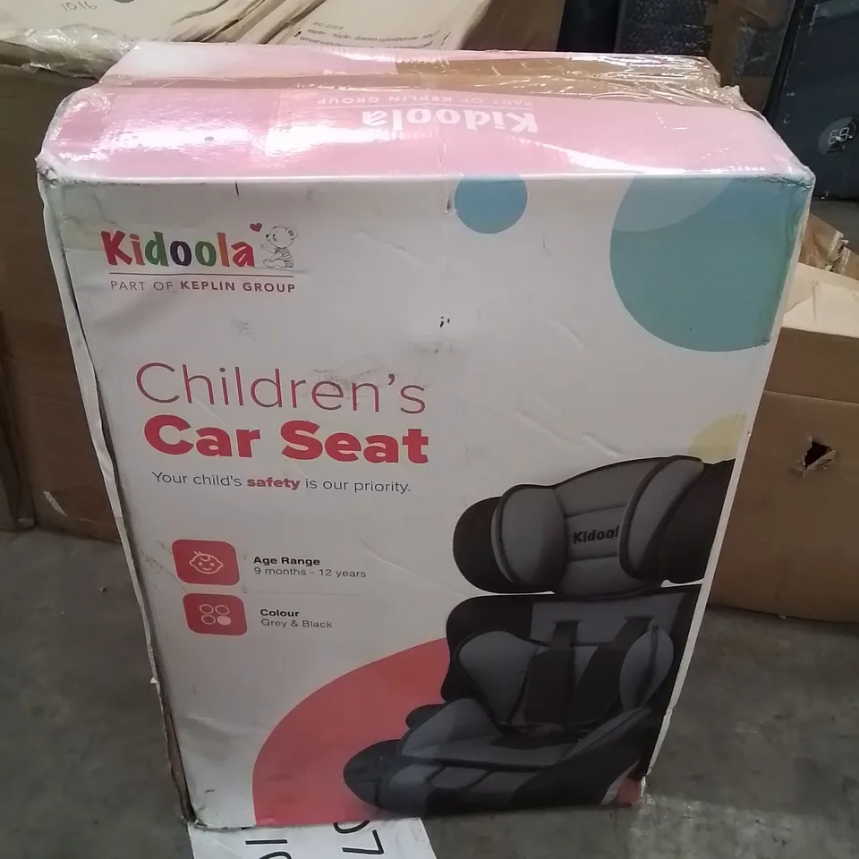 BOXED KIDOOLA CHILDREN'S CAR SEAT