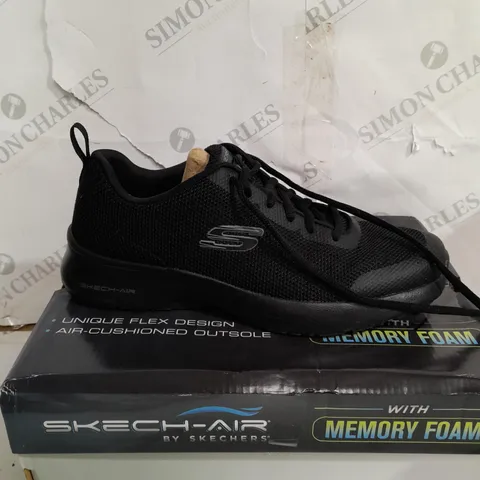 SKECHERS MEN'S AIR DYNAMIGHT KNIT LACE JOGGER BLACK TRAINERS - SIZE 8 UK