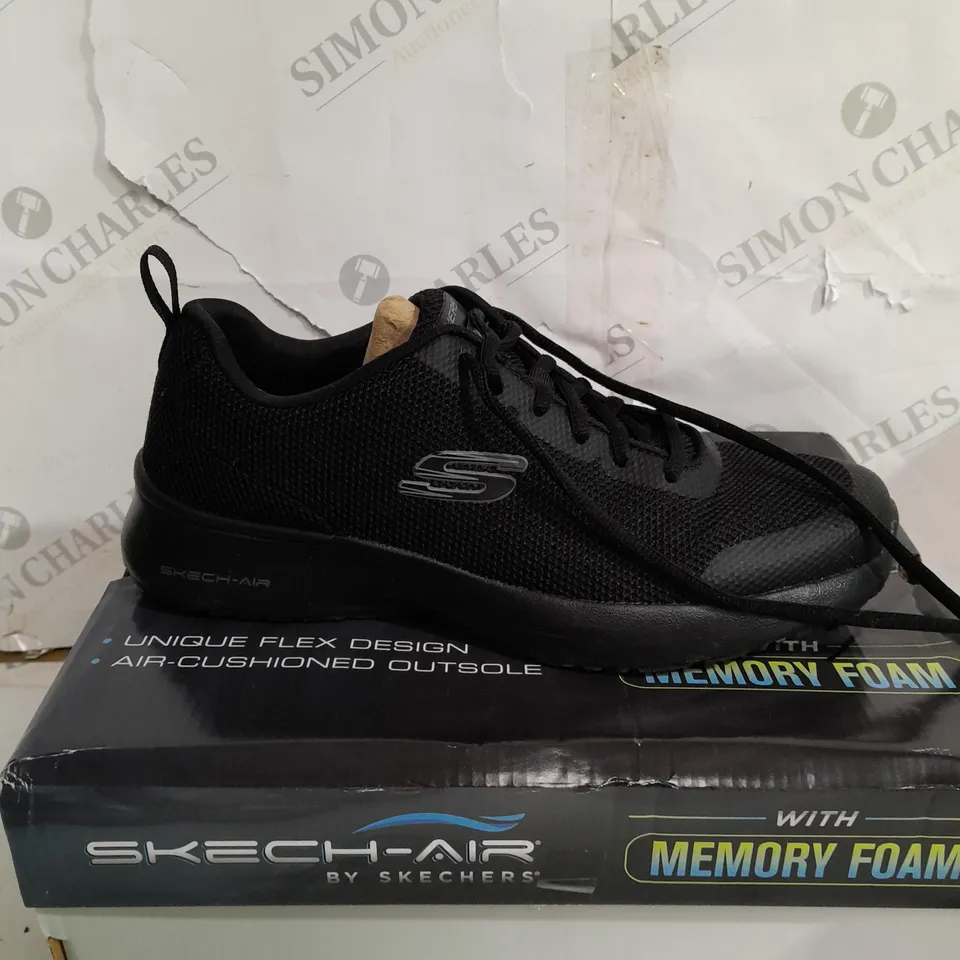 SKECHERS MEN'S AIR DYNAMIGHT KNIT LACE JOGGER BLACK TRAINERS - SIZE 8 UK