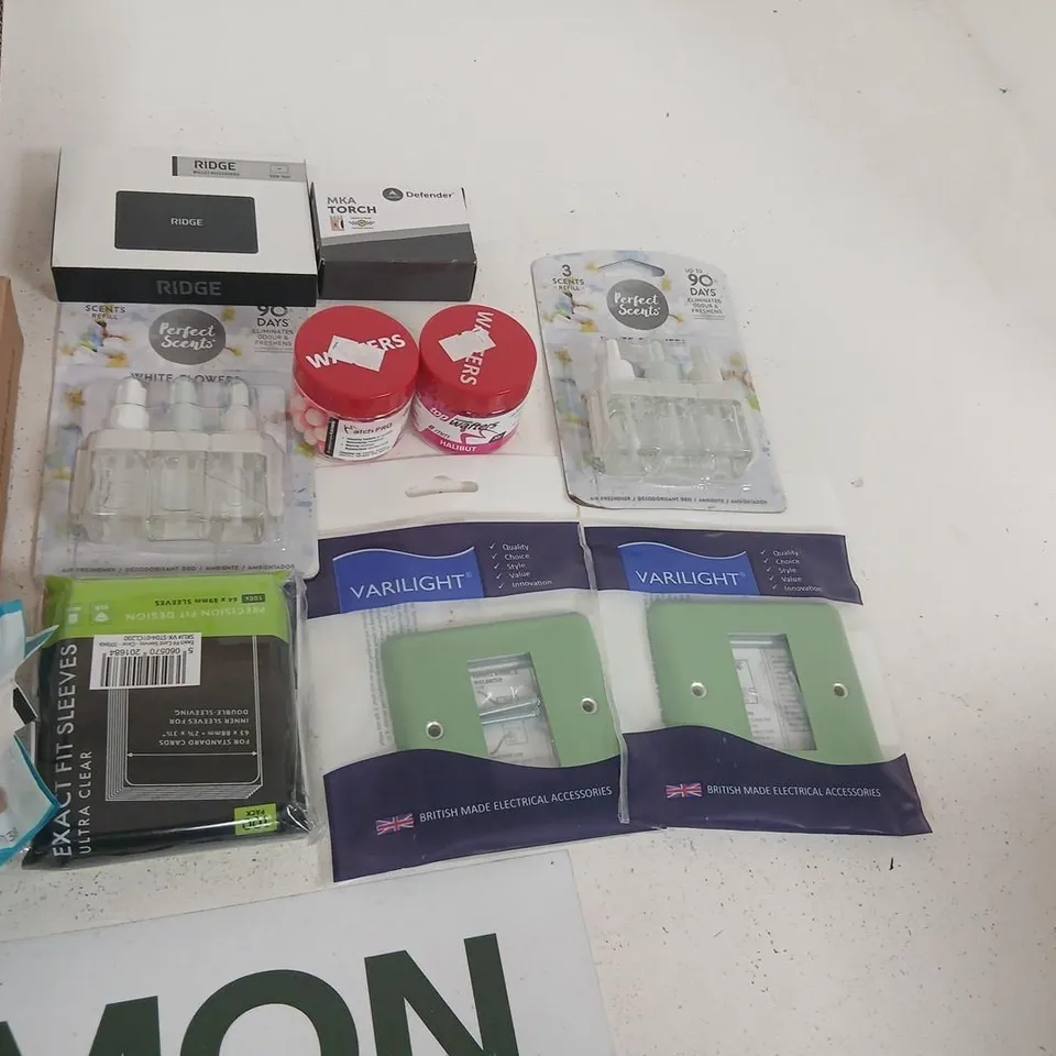 ASSORTED HOUSEHOLD ITEMS BUNDLE – AIR FRESHENERS, PET WIPES, ELECTRICAL ACCESSORIES (WHOLESALE & JOB LOT)