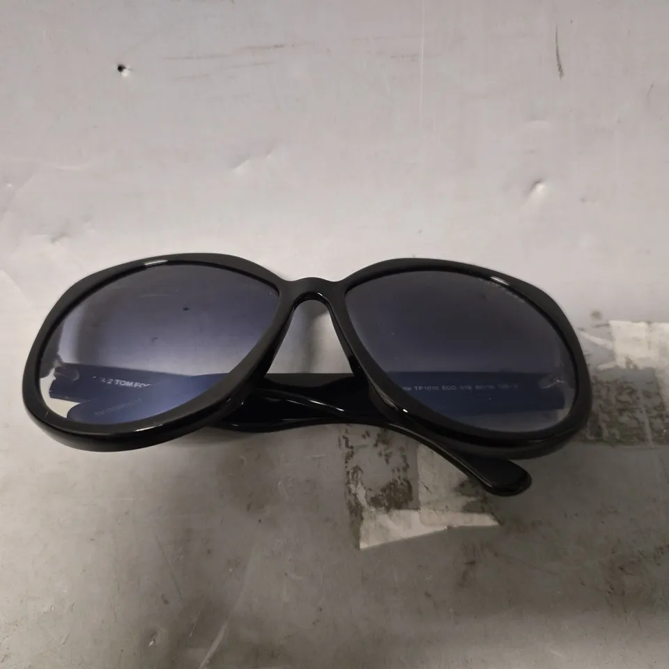 TOM FORD ANNABELLE TF1010 SUNGLASSES