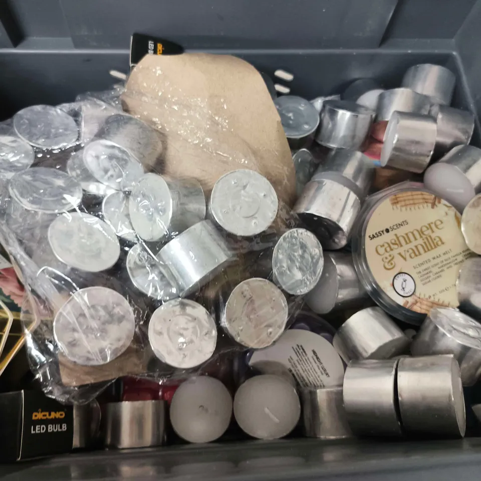 APPROXIMATELY 12 ASSORTED HOUSEHOLD ITEMS TO INCLUDE SCENTED CANDLES & WAX MELTS