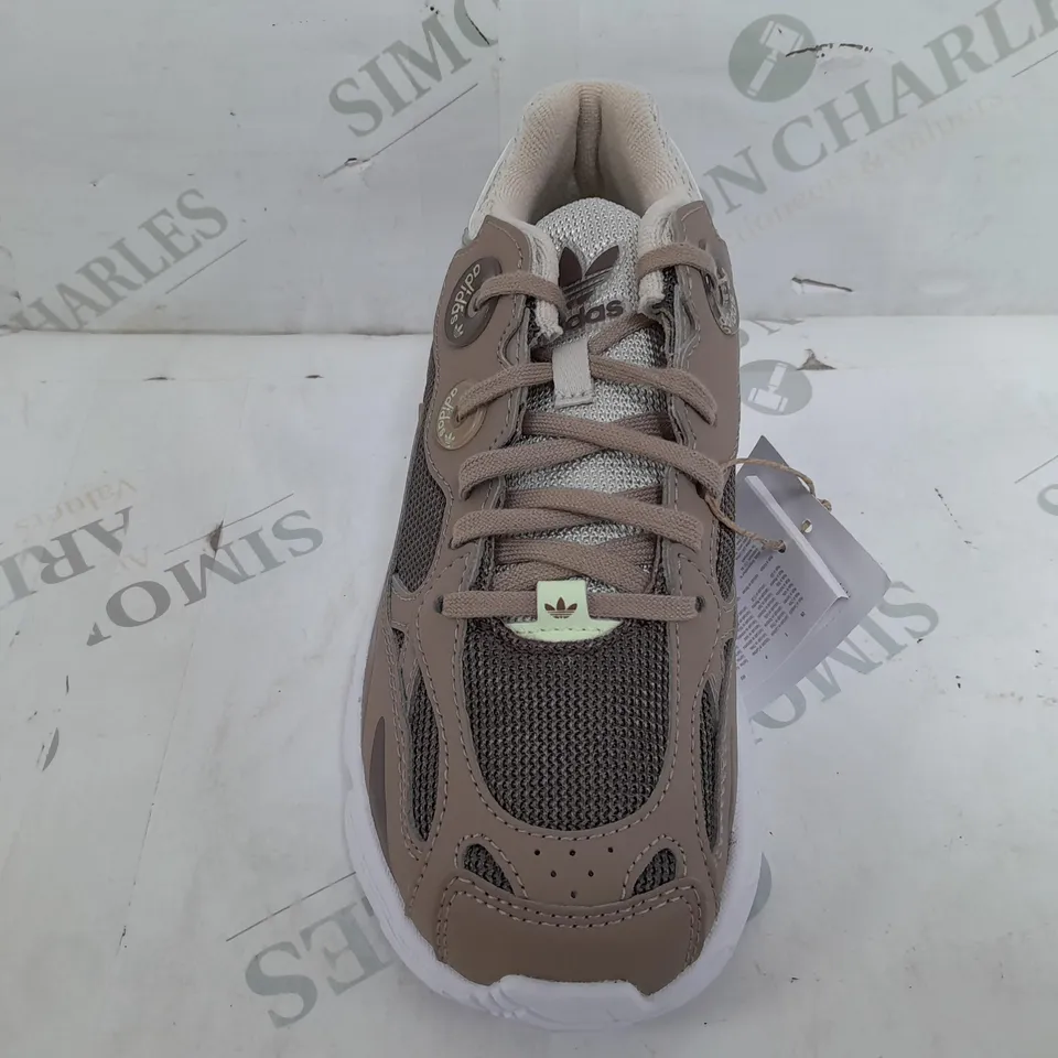 PAIR OF ADIDAS ASTIR LACE UP TRAINERS IN BROWN - UK 1