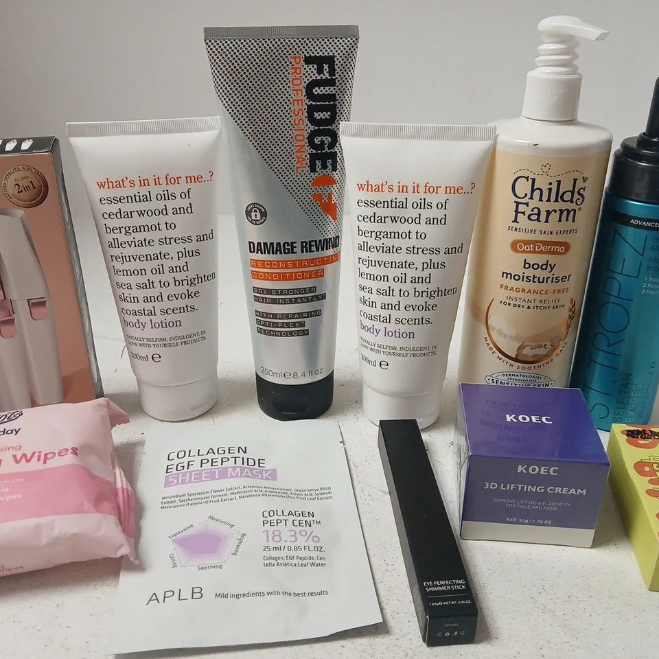 APPROX 12 ASSORTED BEAUTY PRODUCTS TO INCLUDE FUDGE CONDITIONER, CHILDS FARM MOISTURISER, MBM BLURSH, ETC