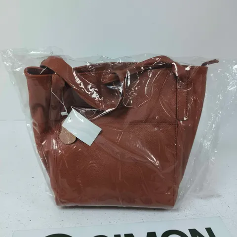BROWN PEBBLE-GRAIN HANDBAG