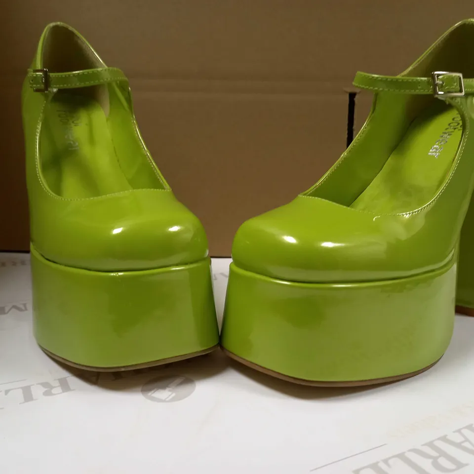 KOI STATEMENT GREEN PLATFORM HEELED VEGAN SHOES - SIZE 4