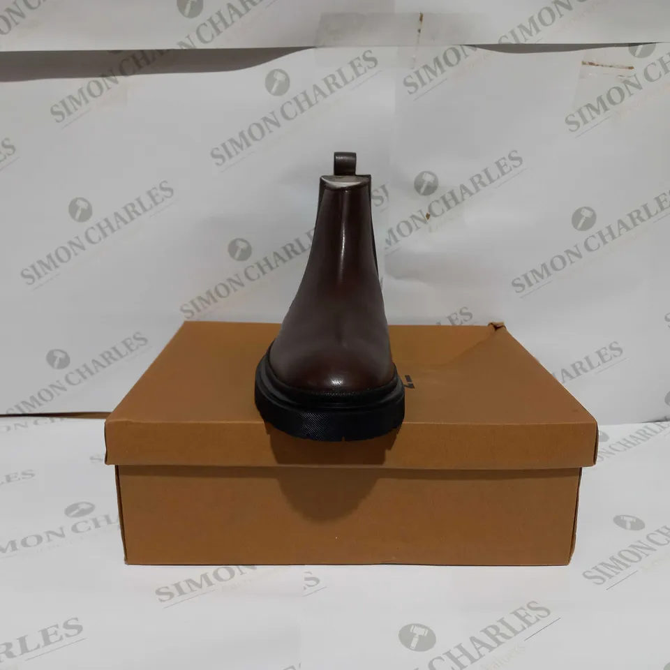 MAN CHELSEA BOOTS IN BROWN WITH BLACK SOUL - SIZE 8 