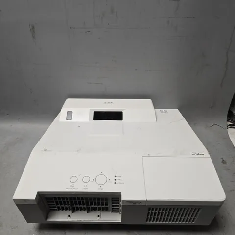 HITACHI CP-AX2505 SHORT THROW PROJECTOR 