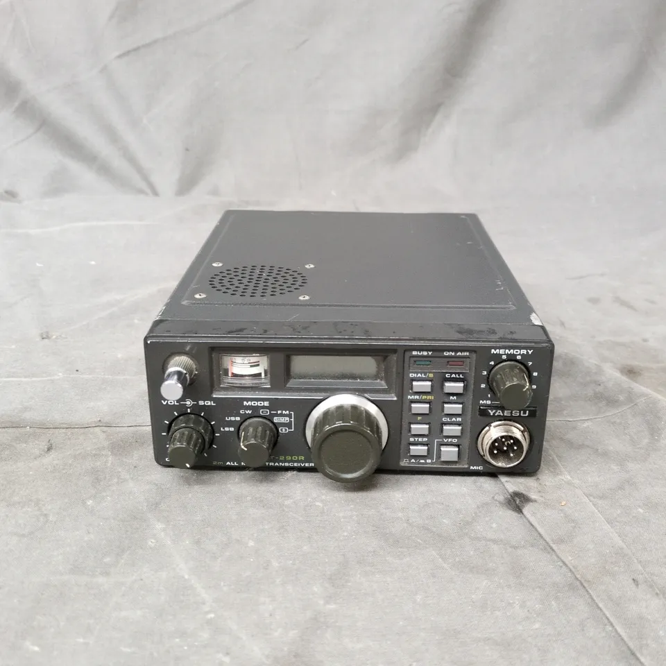 VINTAGE YAESU FT-290R AMATEUR VHF TRANSCEIVER. 