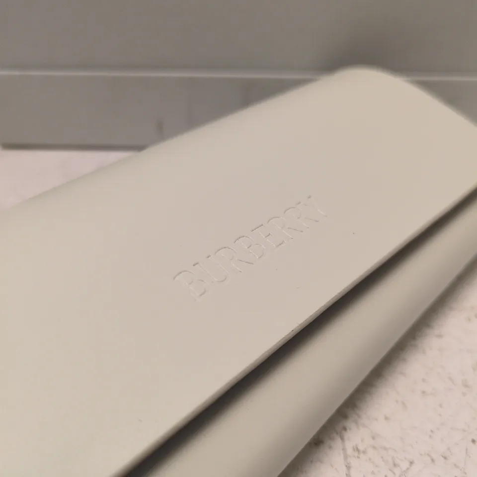 BURBERRY WHITE LEATHER GLASSES CASE – BOXED