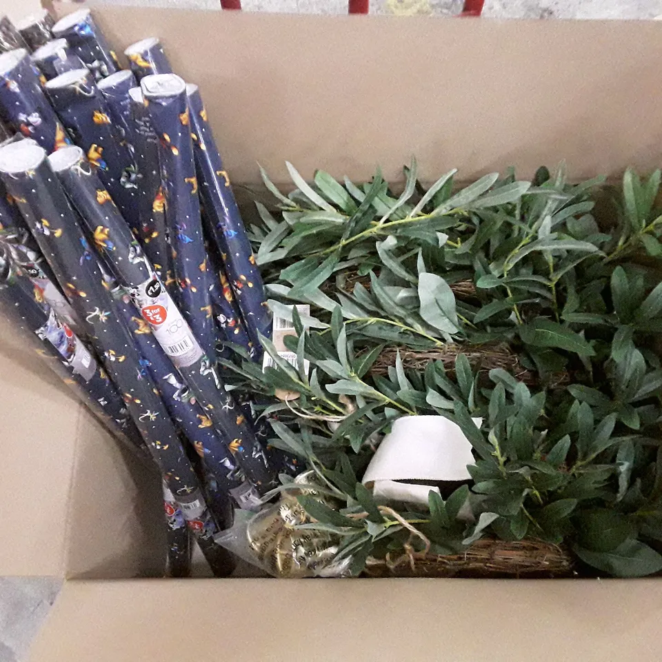 BOX CONTAINING APPROXIMATELY 19 BRAND NEW ROLLS OF WRAPPING PAPER & 5 BRAND NEW BELL WREATHS 