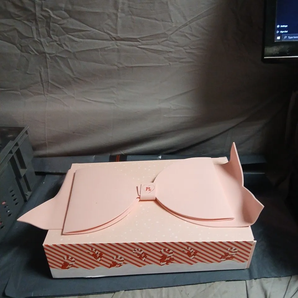 BAD BITCH ENERGY PINK BEAUTY GIFT SET – SKINCARE & COSMETICS (BOXED) 