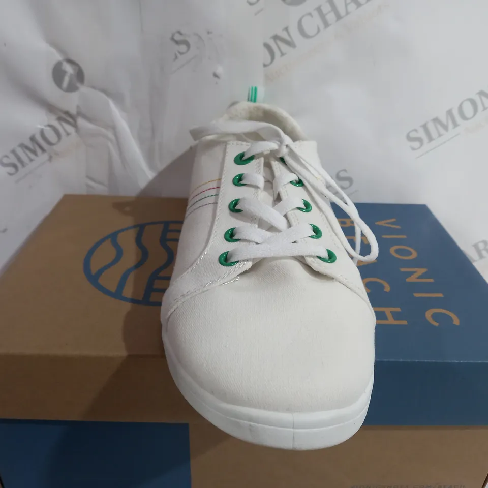 MIP KANNES NKEL BOOTS IN WHITE  - SIZE 7