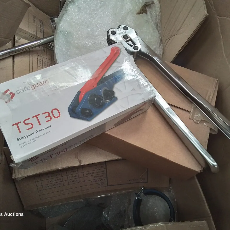 PALLET OF ASSORTED ITEMS, INCLUDING SHOWER HEADS, CHROME EFFECT SHOWER RAILS, STRAPPING TOOL & CLIPS, ENCLOSED LIGHT FITTINGS